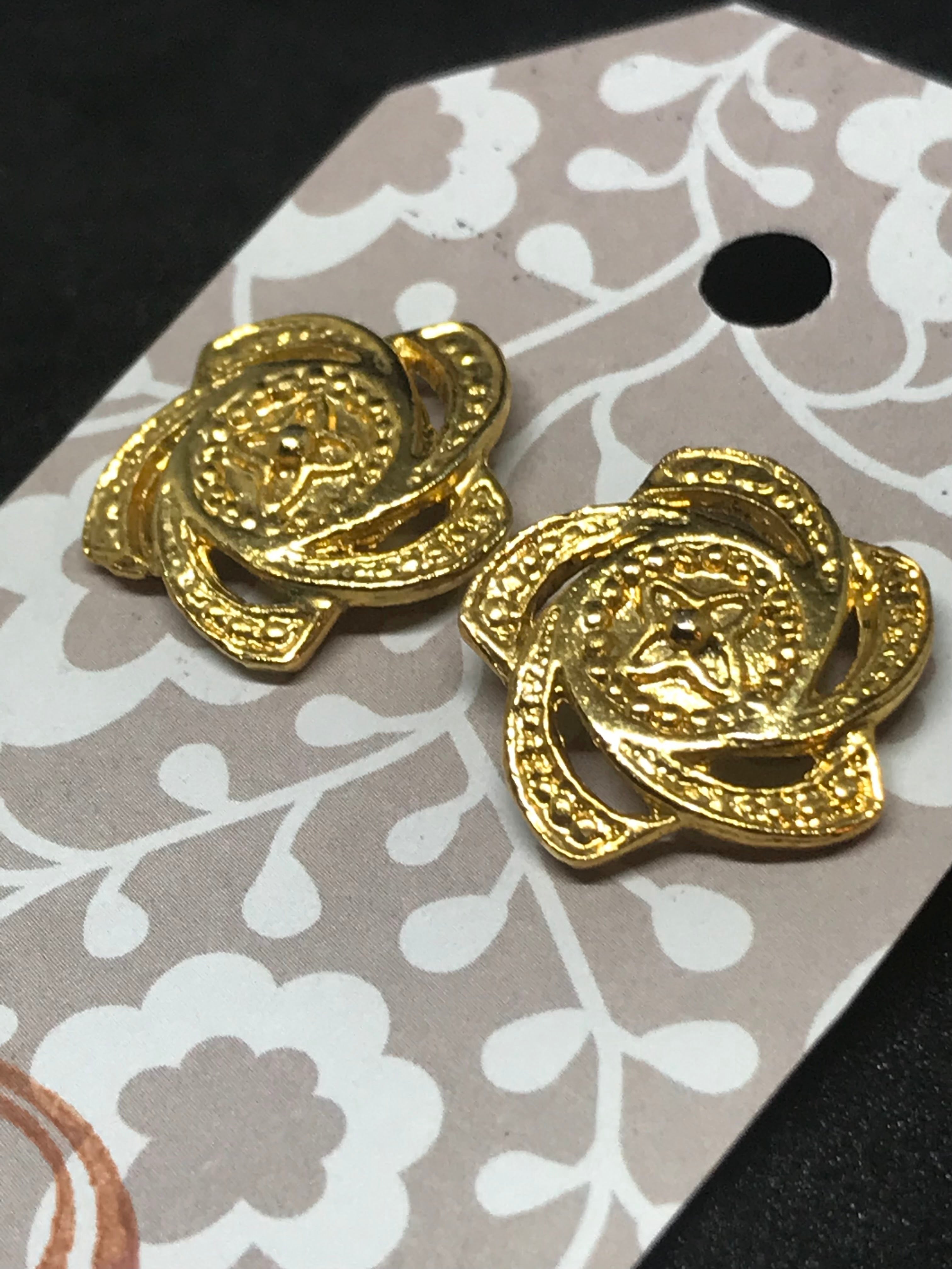 Vintage gold tone floral rose earrings