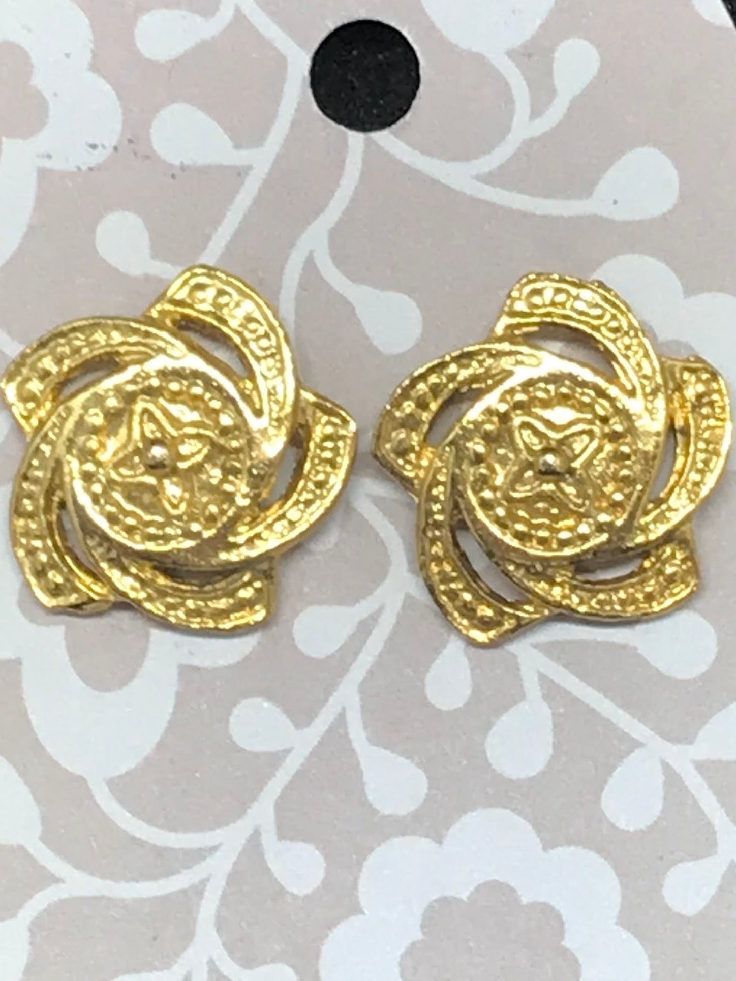 Vintage gold tone floral rose earrings